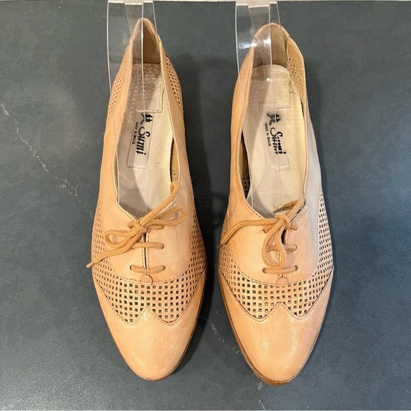 Vintage Sumi sz 8.5 tan leather cutout wingtip flats - Picture 1 of 15